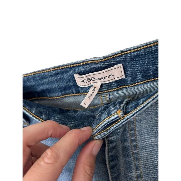 BCBgeneration Light Wash Cropped Cuffed Stretch High-Rise Jeans size 30 - Picture 3 of 12